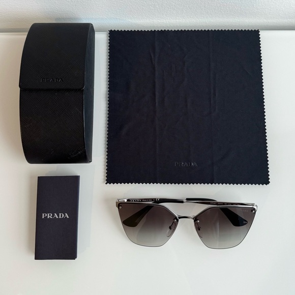 Prada Catwalk SPR 68T polarized black / silver Sunglasses 1BC-500 140 2N, cateye - Picture 9 of 12